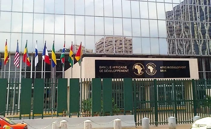 البنك الإفريقي يكشف تفاصيل مشروع لتزويد 80 ألف أسرة موريتانية بالكهرباء