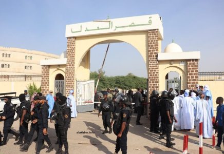 بعد أسبوعين من توقيفه.. إحالة اللواء المتقاعد ولد المعيوف إلى النيابة