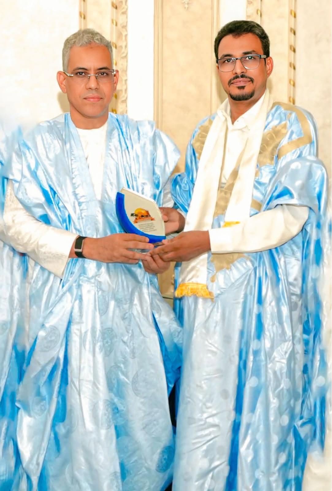 الجالية الموريتانية بالدوحة تكرم السفير السابق ولد ببانه