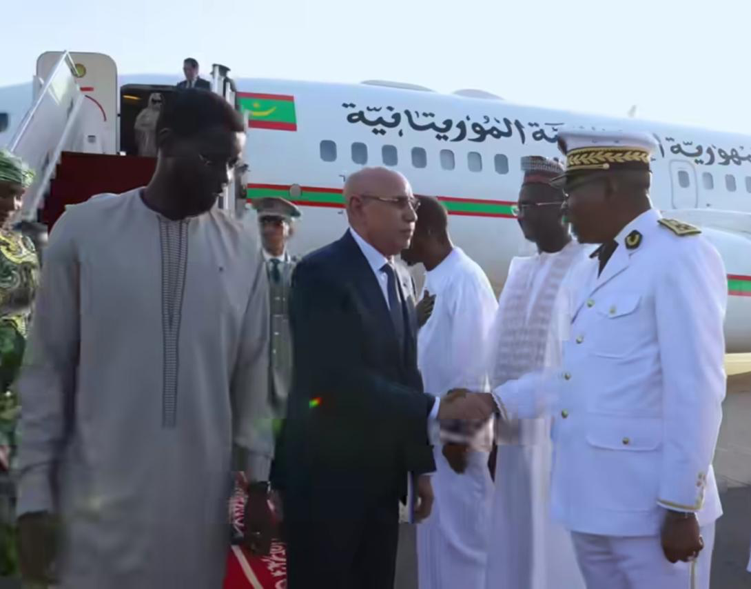 الرئيس غزواني ووفده المرافق يصلاني إلى العاصمة داكار
